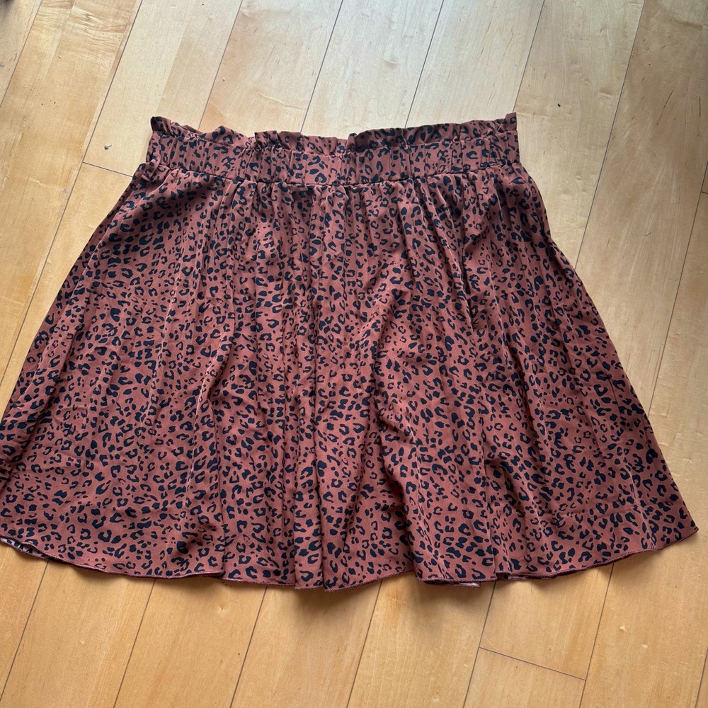 XL Pull on pleated cheetah print mini skirt